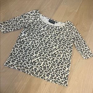 Leopard knit pocket tshirt